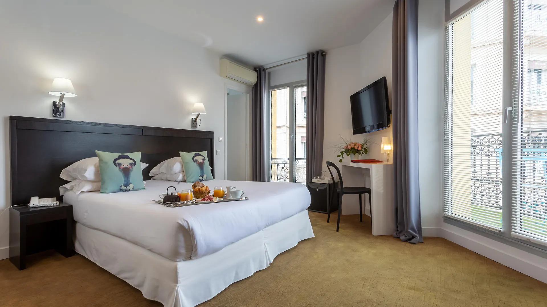 Hotel Colette Cannes Centre 4*,